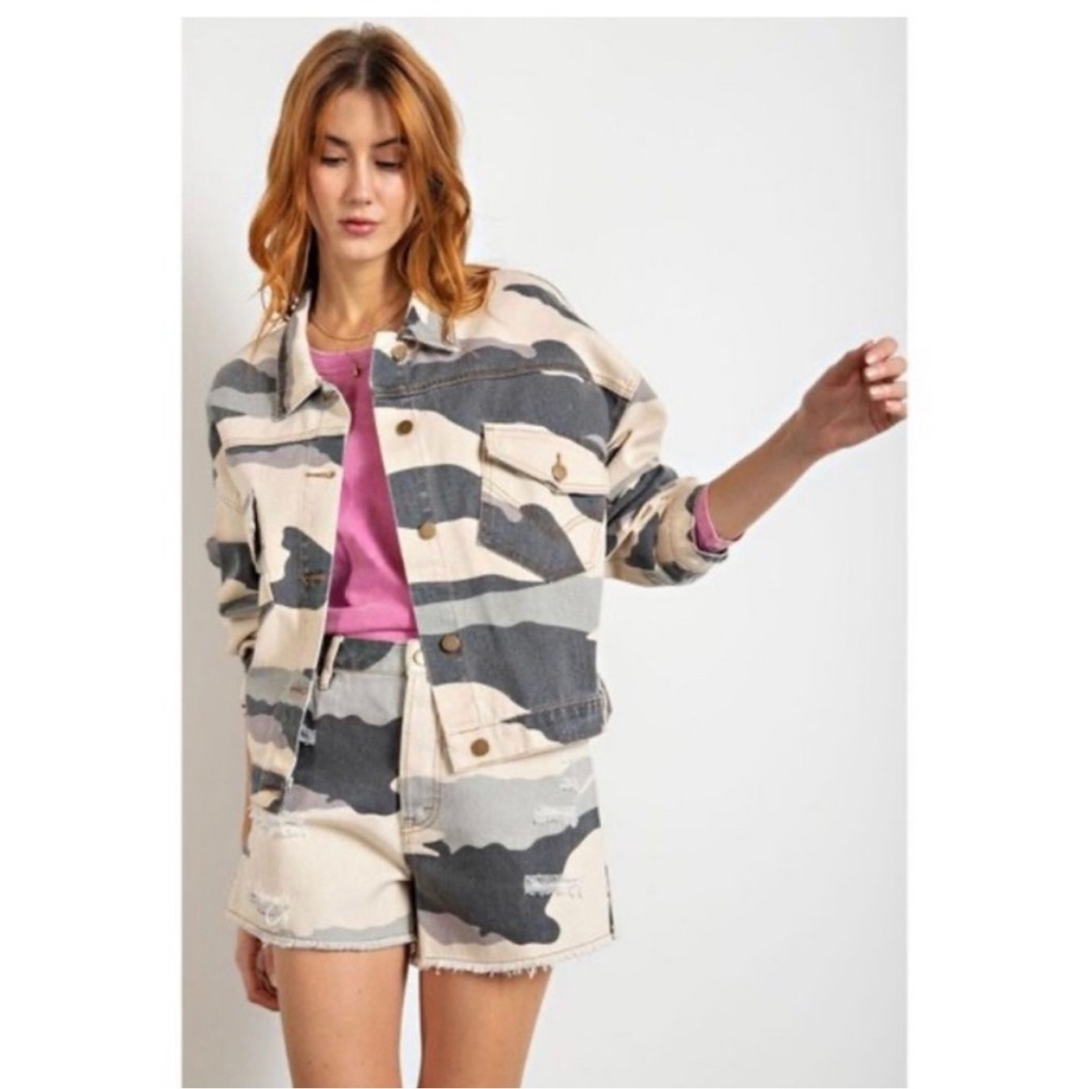 Easel Women's Camouflage High Rise Shorts